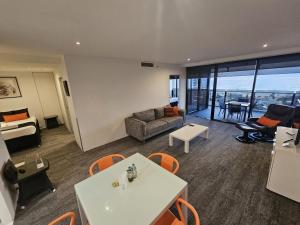 Circle On Cavill - Paradise Stayz