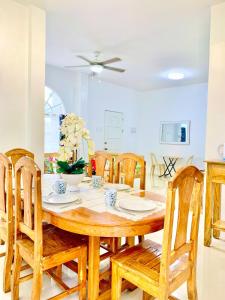 Eds Spacious 3-Bedroom 2-Full Bathroom House with Wifi, AC and Pool