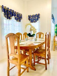 Eds Spacious 3-Bedroom 2-Full Bathroom House with Wifi, AC and Pool