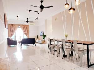 Delight Homestay The Platino