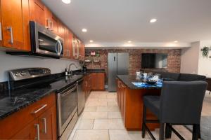 Spacious US Capitol 3BR Apartment with Free Parking