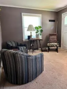 Leos Landing - Berea