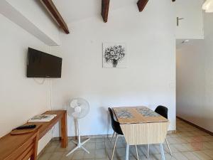 Bel F2 avec terrasse à 650m des Thermes de Lamalou, animaux acceptés, WIFI, proche golf et randonnées - FR-1-451-146