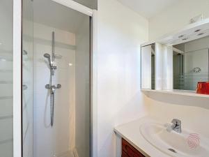 Appartements Bel F2 avec terrasse a 650m des Thermes de Lamalou, animaux acceptes, WIFI, proche golf et randonnees - FR-1-451-146 : photos des chambres