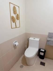 Tan condo city view 01