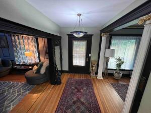 4 BR Luxurious-Gem Mansion in Heart of Denver