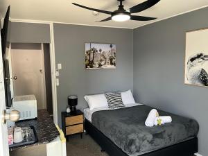 쿠라부불라 Commercial Hotel Werris Creek 호텔 스위트룸