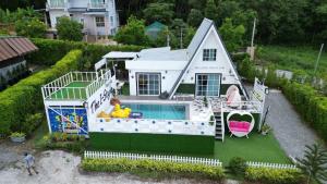 The I-style pool villa