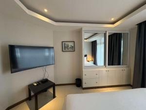 Sheryll Escapes - La Grande Penthouse 1 bedroom with private jacuzzi & Netflix!