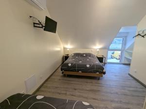 Gîte convivial avec climatisation, 4 chambres, terrasse, parking - 6 pers. - FR-1-590-567