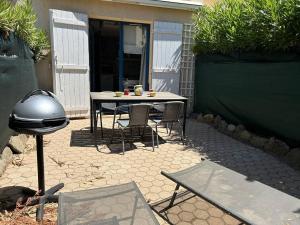 Mazet climatisé 3 pièces avec piscine et parking, quartier calme, Le Lavandou - FR-1-251-840