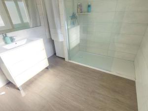 Apartamento cómodo en Llançà, cerca de playas y tiendas, Wifi incluido - ES-170-94