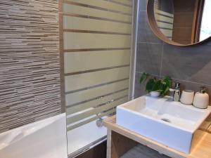 Chalet cosy à Montgenèvre avec cheminée et WIFI - FR-1-266-244