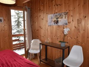 Chalets Chalet cosy a Montgenevre avec cheminee et WIFI - FR-1-266-244 : photos des chambres