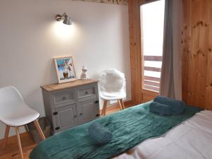 Chalets Chalet cosy a Montgenevre avec cheminee et WIFI - FR-1-266-244 : photos des chambres