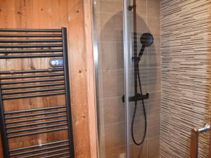 Chalets Chalet cosy a Montgenevre avec cheminee et WIFI - FR-1-266-244 : photos des chambres