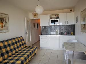 Studio cabine pour 4 pers, clim, parking, vue mer - FR-1-803-74