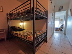 Joli studio +cabine pour 4 personnes.face mer - proche du centre ville - FR-1-803-74