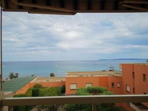 Joli studio +cabine pour 4 personnes.face mer - proche du centre ville - FR-1-803-74