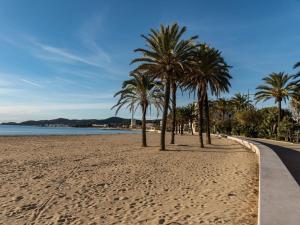 Joli studio +cabine pour 4 personnes.face mer - proche du centre ville - FR-1-803-74