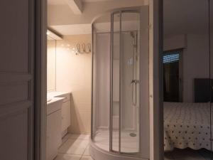 Le Lavandou, T2 lumineux, accès direct plage, parking privé - FR-1-803-79