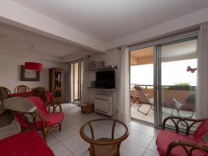 Le Lavandou, T2 lumineux, accès direct plage, parking privé - FR-1-803-79