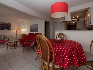 Le Lavandou, T2 lumineux, accès direct plage, parking privé - FR-1-803-79