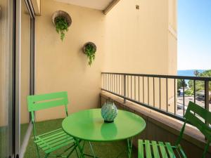 Ref: SUP115: T2 dans résidence en bord de plage au Lavandou 4 pers - FR-1-803-77