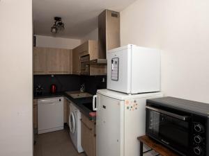 Ref: SUP115: T2 dans résidence en bord de plage au Lavandou 4 pers - FR-1-803-77