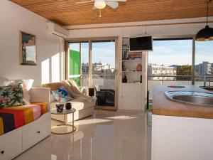 Appartements Studio avec terrasse, centre ville, climatisation, parking - FR-1-803-86 : photos des chambres