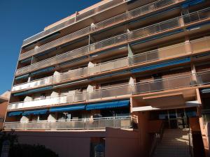 Appartements Studio avec terrasse, centre ville, climatisation, parking - FR-1-803-86 : Studio