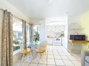 Unit 111- 2br Condo With Heated Pool And Hot Tub - South Cocoa Beach