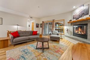 2 Miles to Palisades Ski Resort w Free Shuttle!