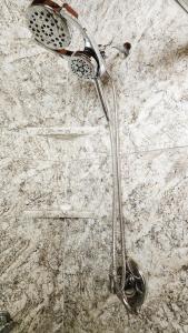 Hilltop Lakeview Hideaway- 2BR 2BATH with romantic sunsets