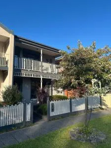 Cosy and convenient in Lynbrook - Hallam