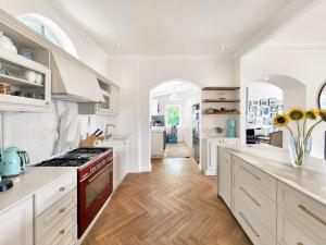 Hout Bay Family Home Pool Sauna Mountain Views