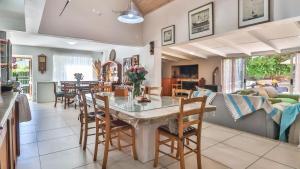 Spacious 5 Bedroom Coastal Retreat in Plettenberg