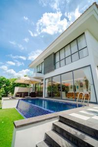 Cozy villa by Emblemsea