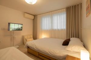 Poom Stay, Airport bus, Cozy Stay for Seoul Travelers,Yeomchang Stn, Line 9 Express