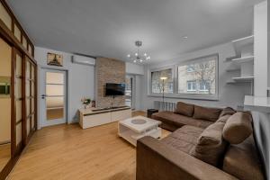 HUGE APARTMENT next to train station close to the city center