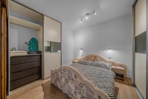 HUGE APARTMENT next to train station close to the city center