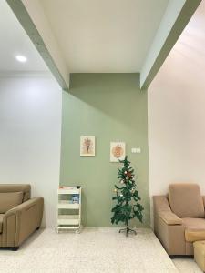 8 pax KakaHomestay Tmn Petani Jaya