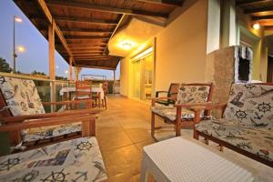 Family Friend Villa Pool 3b 1 Alacati Cesme