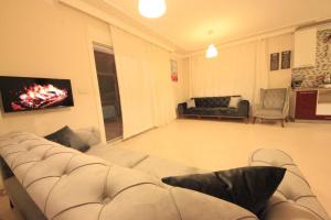 Family Friend Villa Pool 3b 1 Alacati Cesme