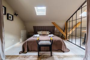 Golden Rooftop Apartment-OldTown