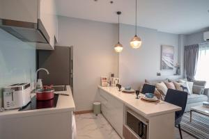 Adjoining 2B2B -Sky River- Infinity Long Rooftop Pool