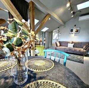 Golden Rooftop Apartment-OldTown