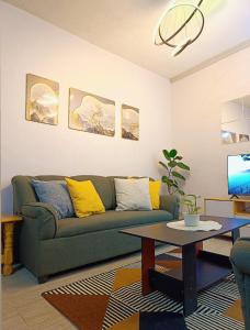 Spacious modern home near town