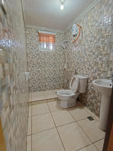 Spacious modern home near town