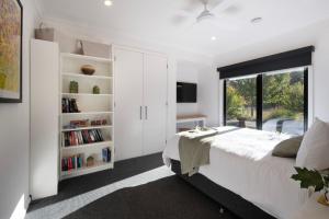 Cosy Edge- charming studio on edge of town